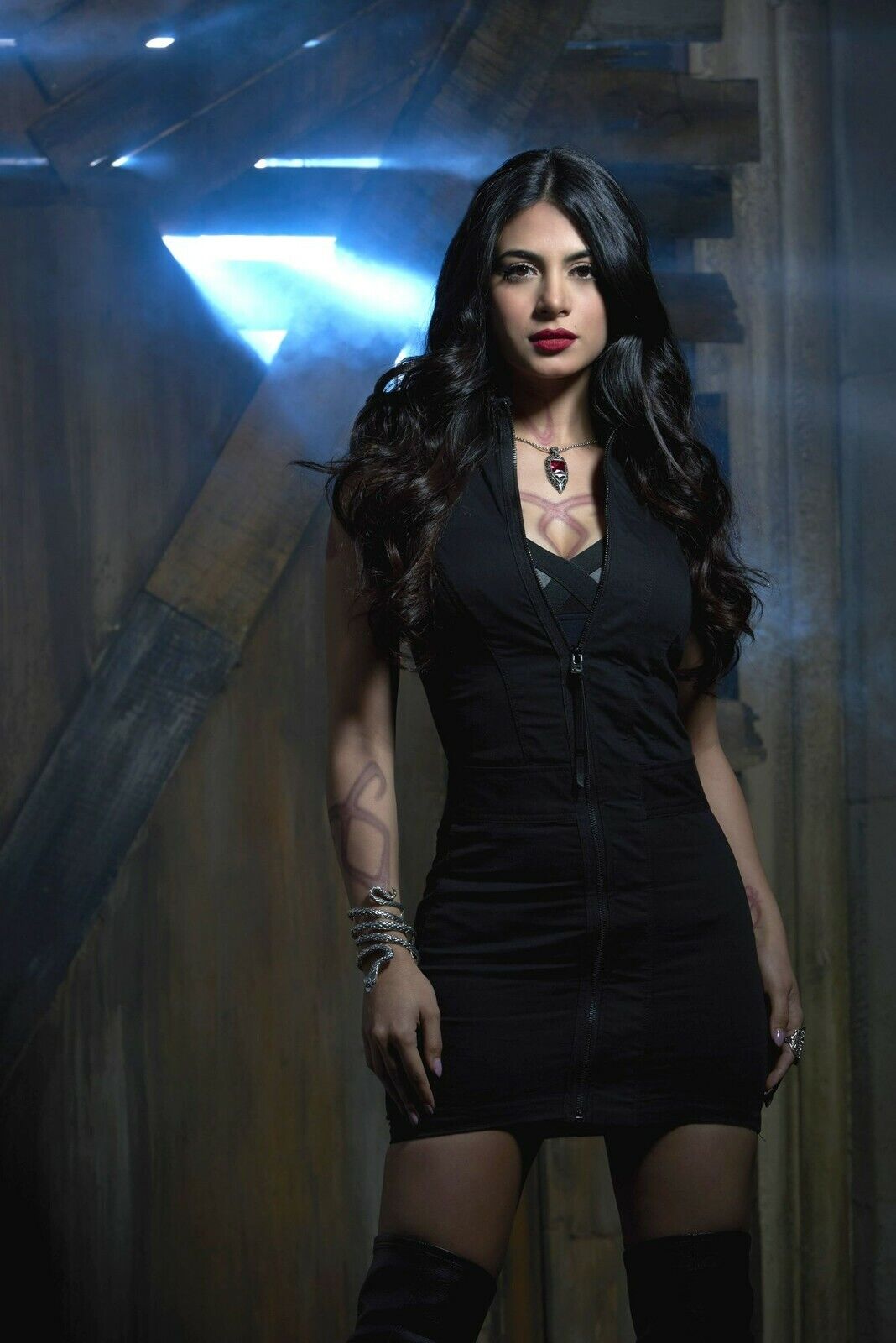 SHADOW HUNTERS EMERAUDE TOUBIA SeXy 8x10 Glossy Photo – Adira Collectibles