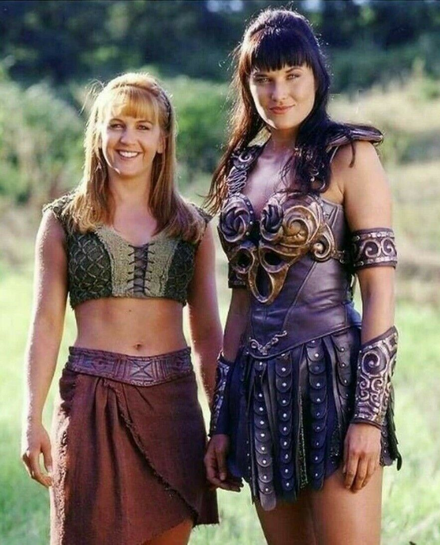 XENA & GABRIELLE (LUCY LAWLESS RENEE OCONNOR) TV SHOW 5x7 Glossy Photo –  Adira Collectibles