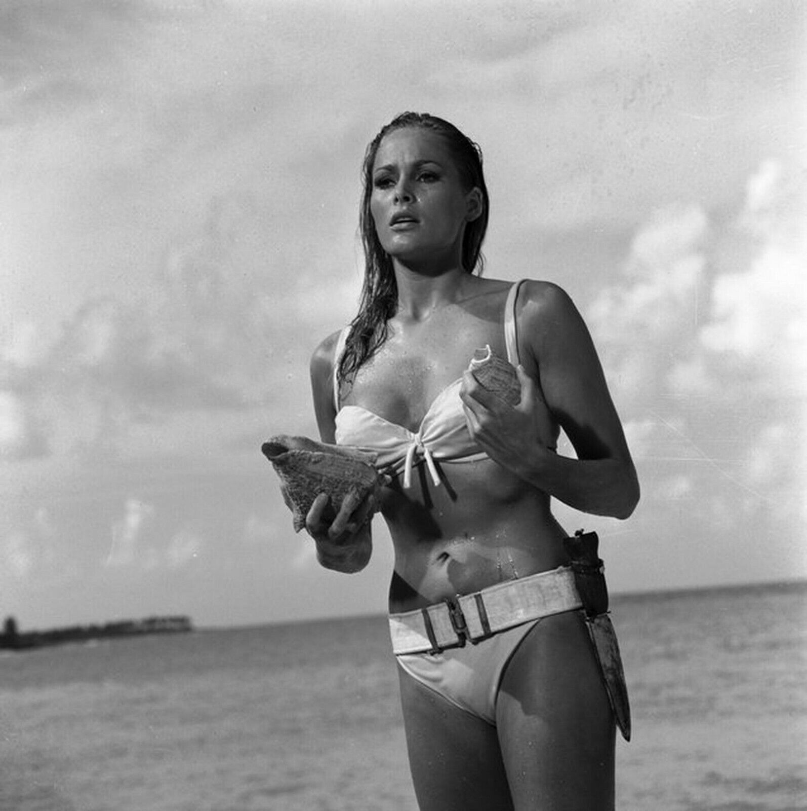 URSULA ANDRESS BOND GIRLS (5) 4x6 Glossy Photos – Adira Collectibles