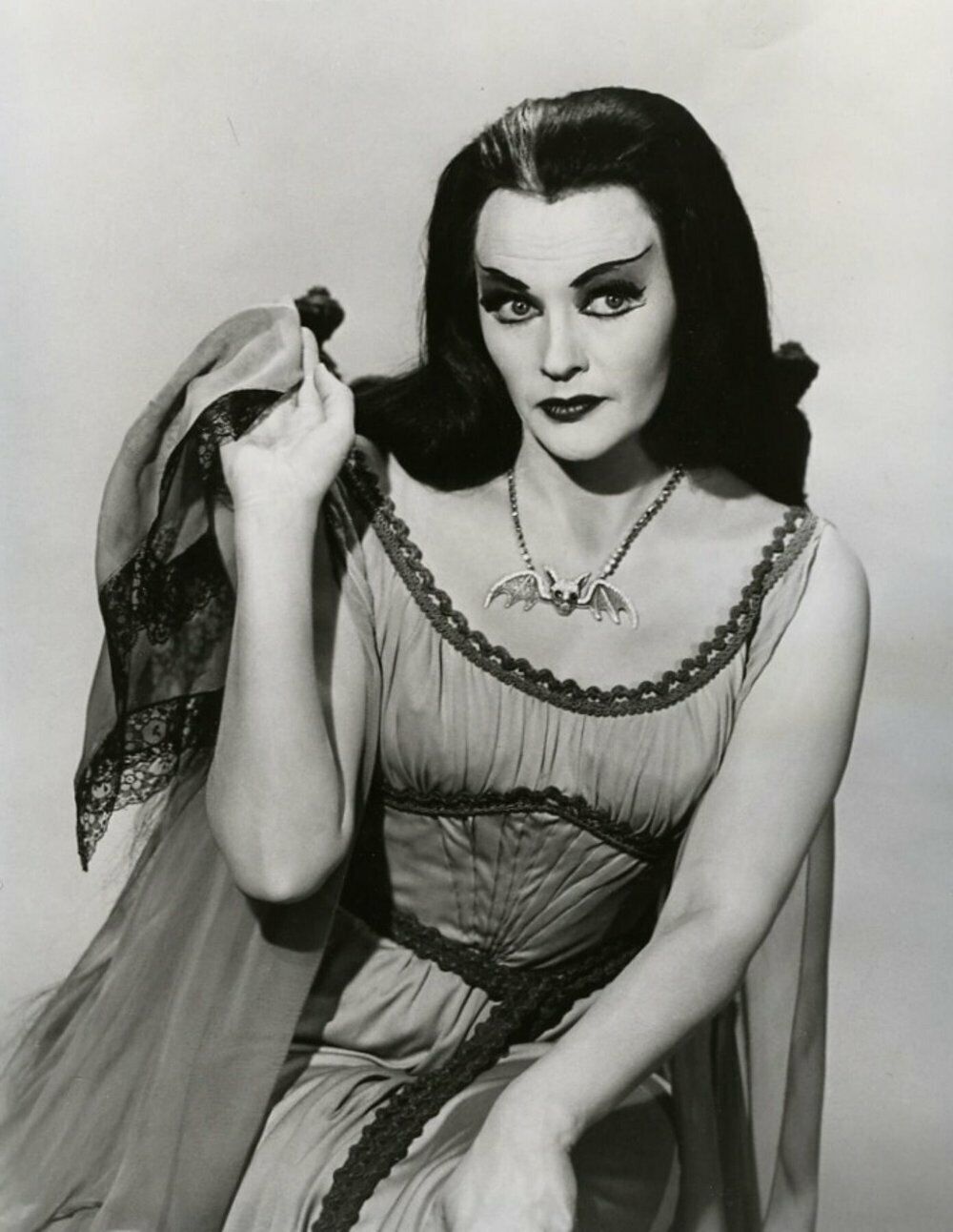 THE MUNSTERS (LILY) YVONNE DE CARLO 5x7 Glossy Photo