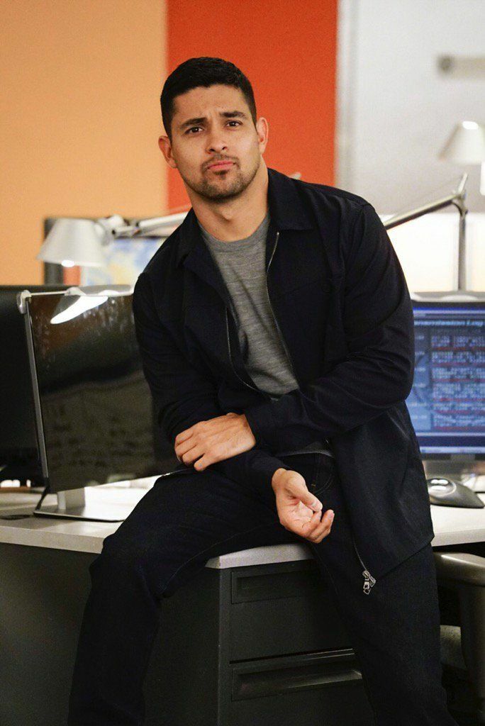 WILMER VALDERRAMA NCIS 8x10 Glossy Photo