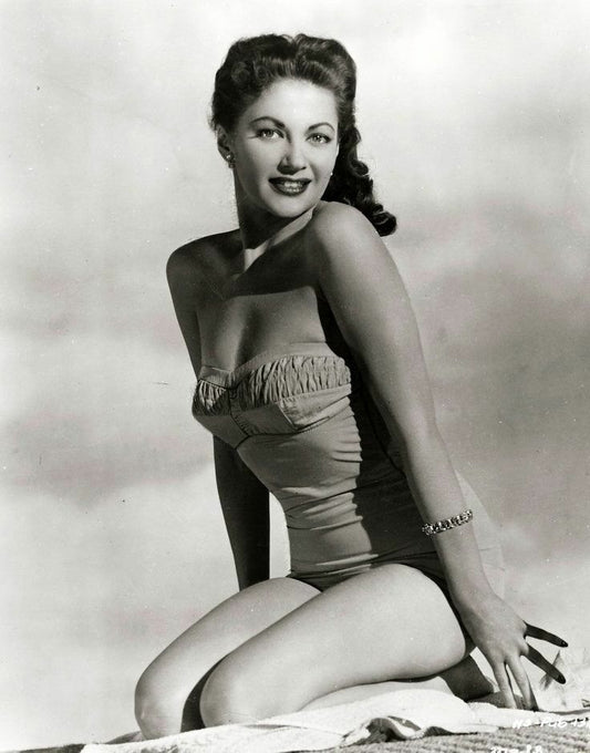 YVONNE DE CARLO (THE MUNSTERS) 8x10 Photo