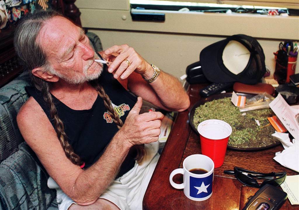 WILLIE NELSON 8X10 Glossy Photo