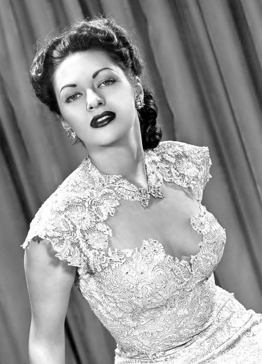 YVONNE DE CARLO (THE MUNSTERS) 8x10 Photo