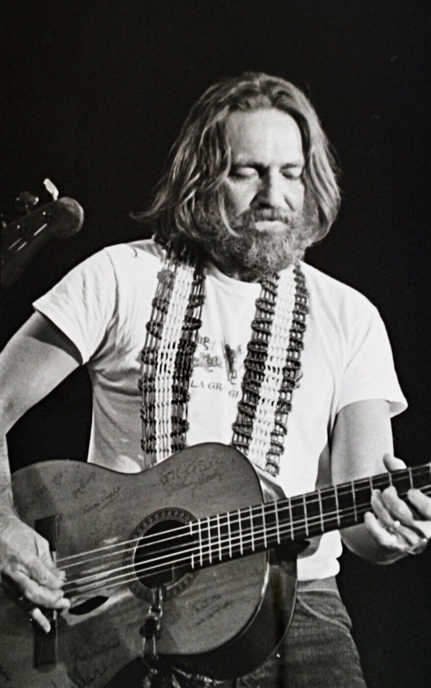 WILLIE NELSON 8X10 Glossy Photo