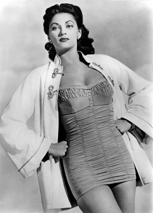 YVONNE DE CARLO (THE MUNSTERS) 8x10 Photo