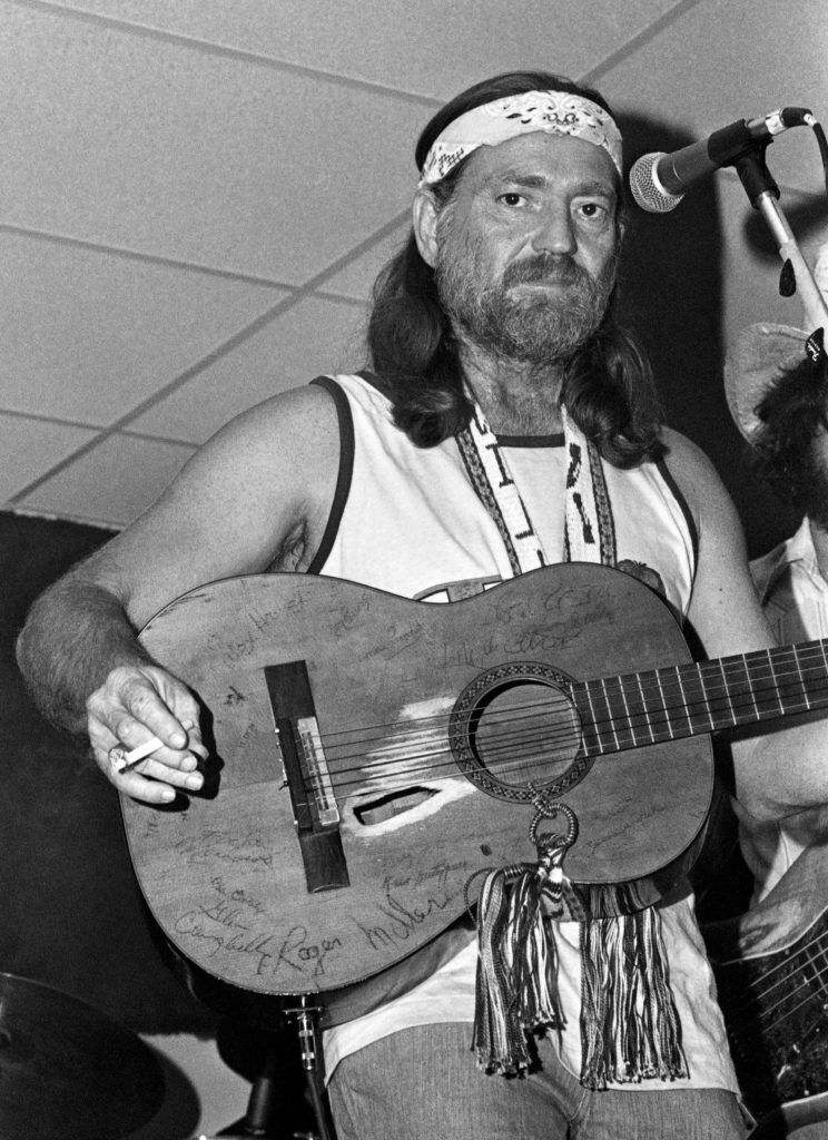 WILLIE NELSON 8x10 GLOSSY Photo