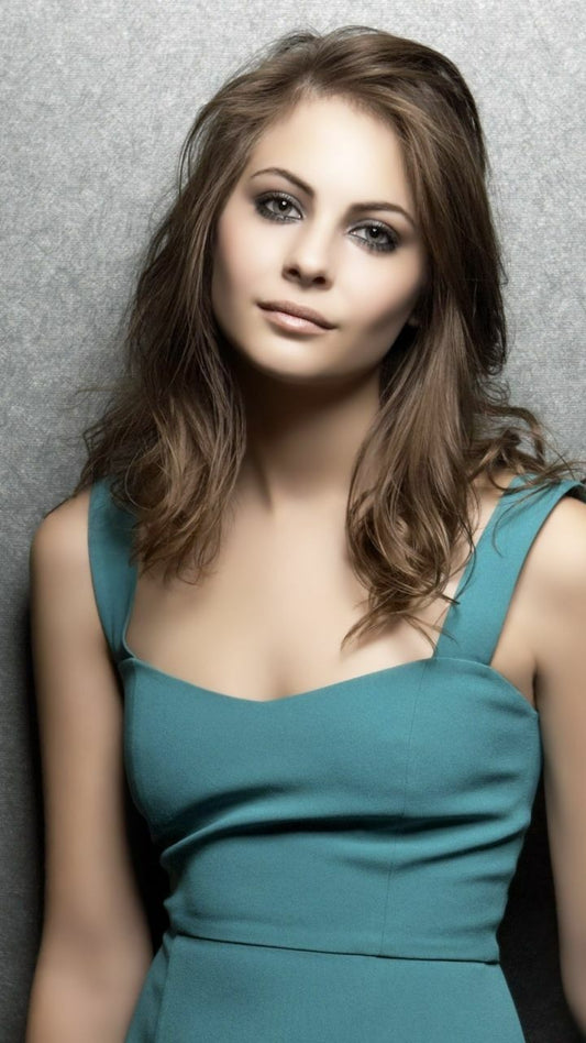 Willa Holland 8x10 Glossy Photo