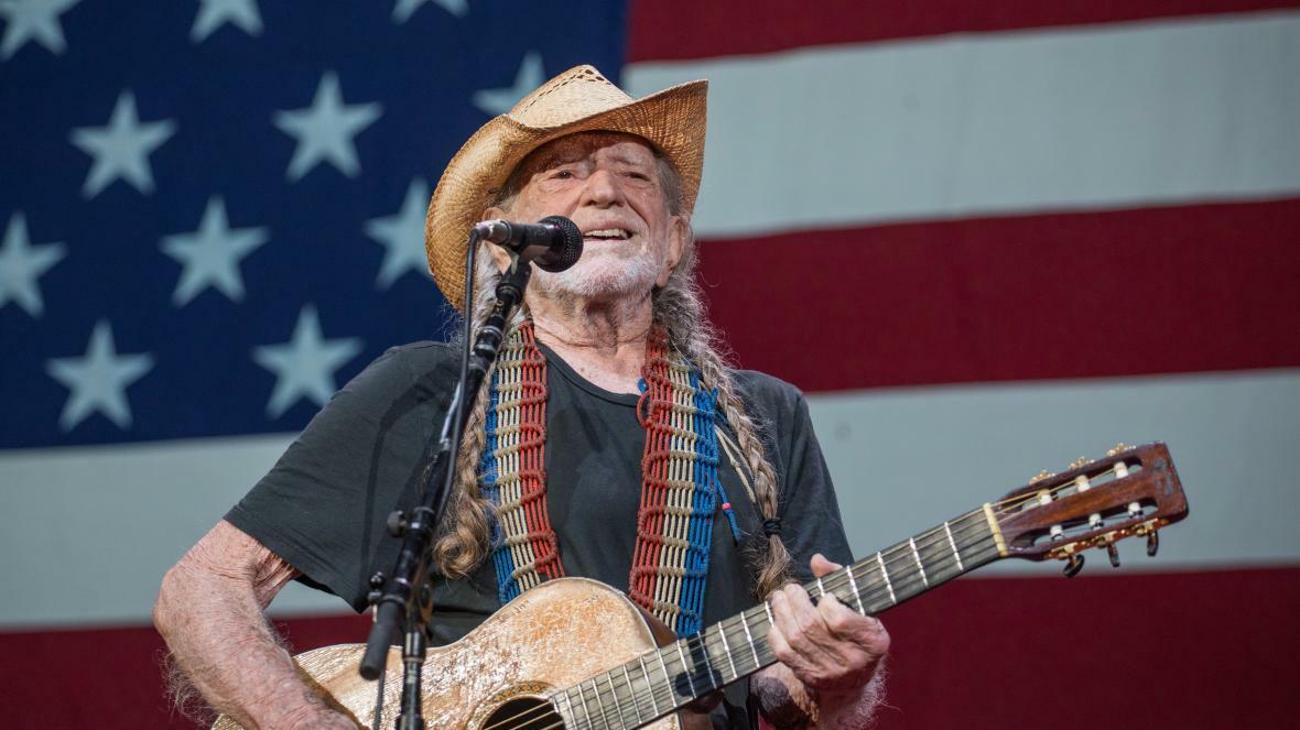 WILLIE NELSON 8X10 Glossy Photo